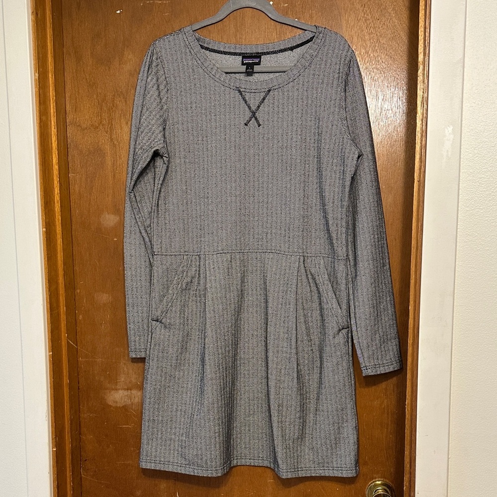 EUC Patagonia Black and White Active Herringbone Long Sleeve Dress Size L
